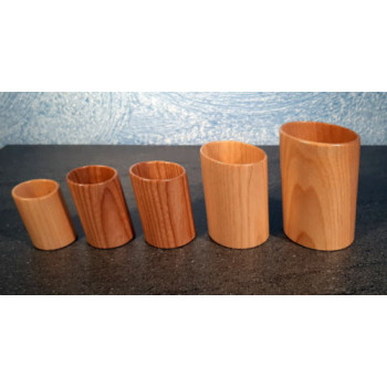 Tasse à thé penchée en frêne